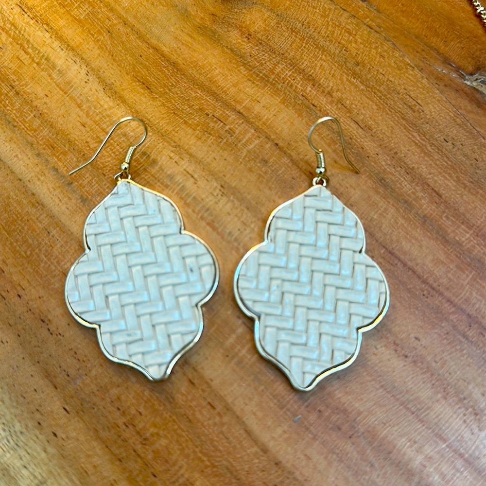 Super Cute Earrings and Necklace 🍁🥰